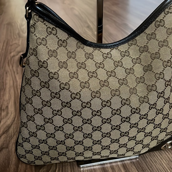 A187- 💯 % authentic Gucci shoulder bag - Picture 4 of 16
